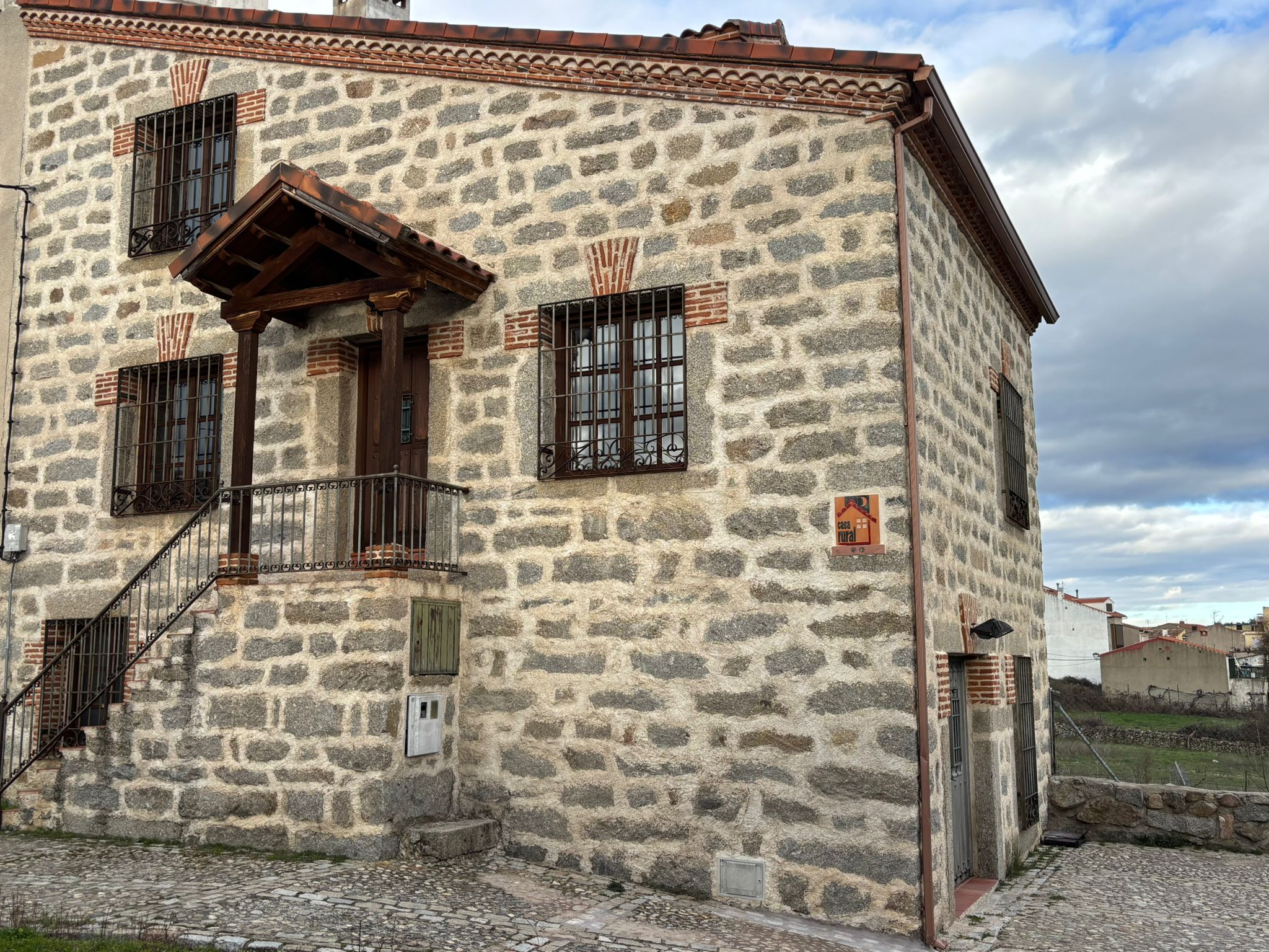 Casa rural La Bodega de Gredos en Navaluenga fachada